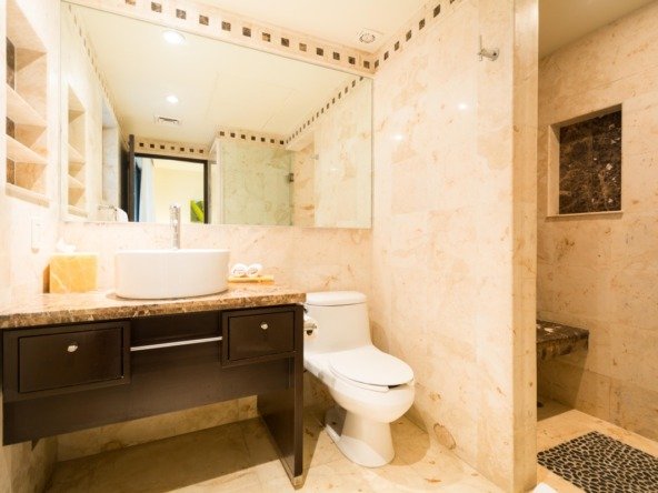 Departamento venta playa del carmen - baño, vista hacia el espejo
