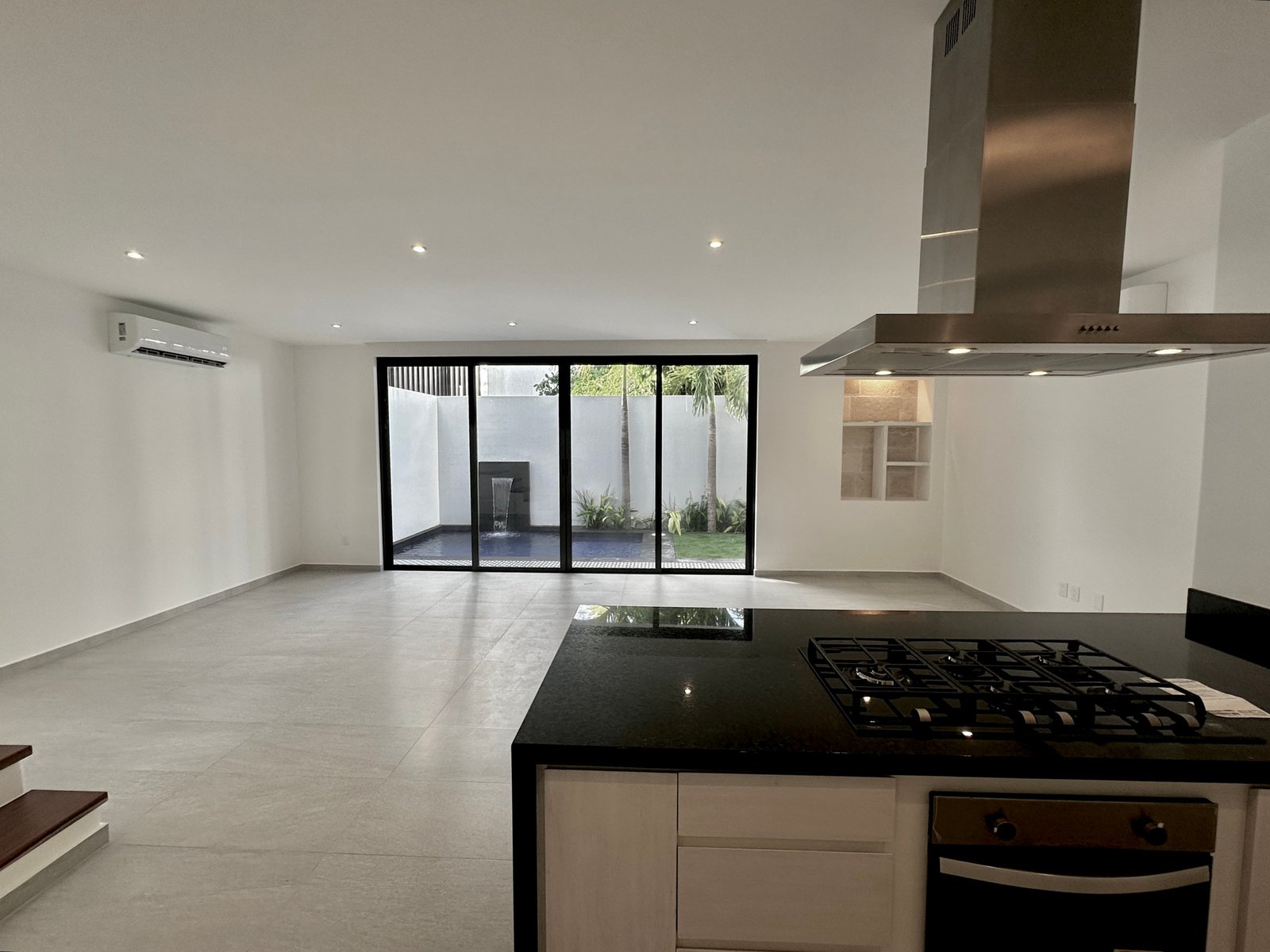 House for sale on Huayacan Ave. – Spacious social area with modern kitchen, stainless-steel range hood