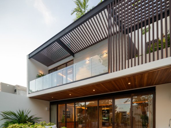 Casa en venta en puerto cancún - Moderna residencia con diseño arquitectónico contemporáneo,balcones con pérgolas y jardineras