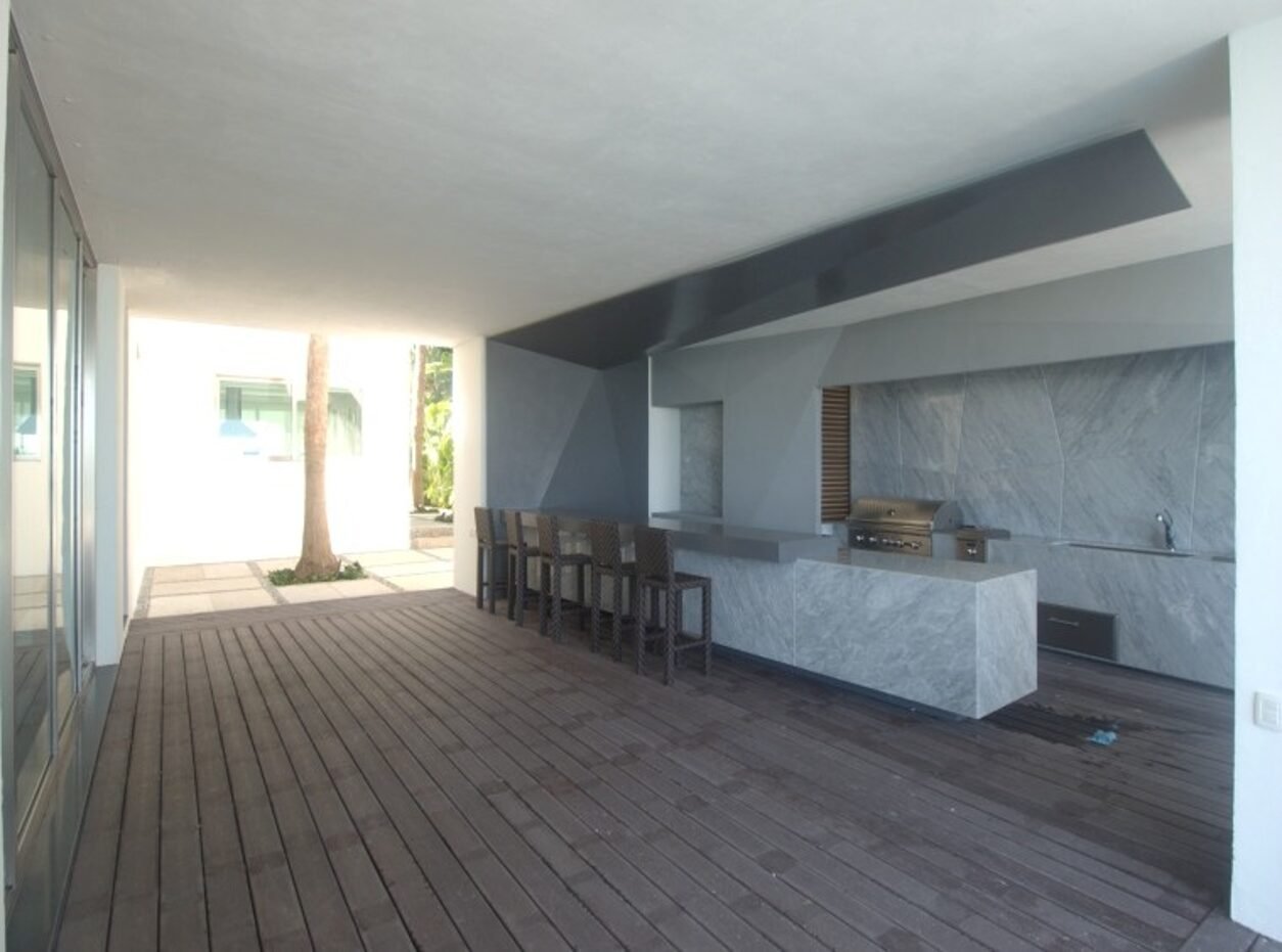 House for sale Isla Dorada Cancún – BBQ area corridor