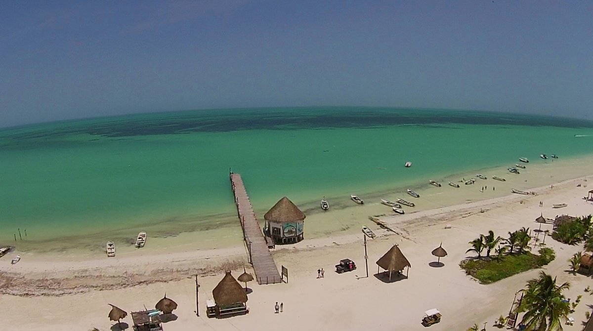 Terreno en venta en isla holbox - vista aérea de playa de aguas turquesa y arena blanca