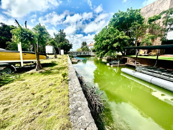 Single-Family Lot for Sale in Cancun Hotel Zone in Isla Dorada Canal View