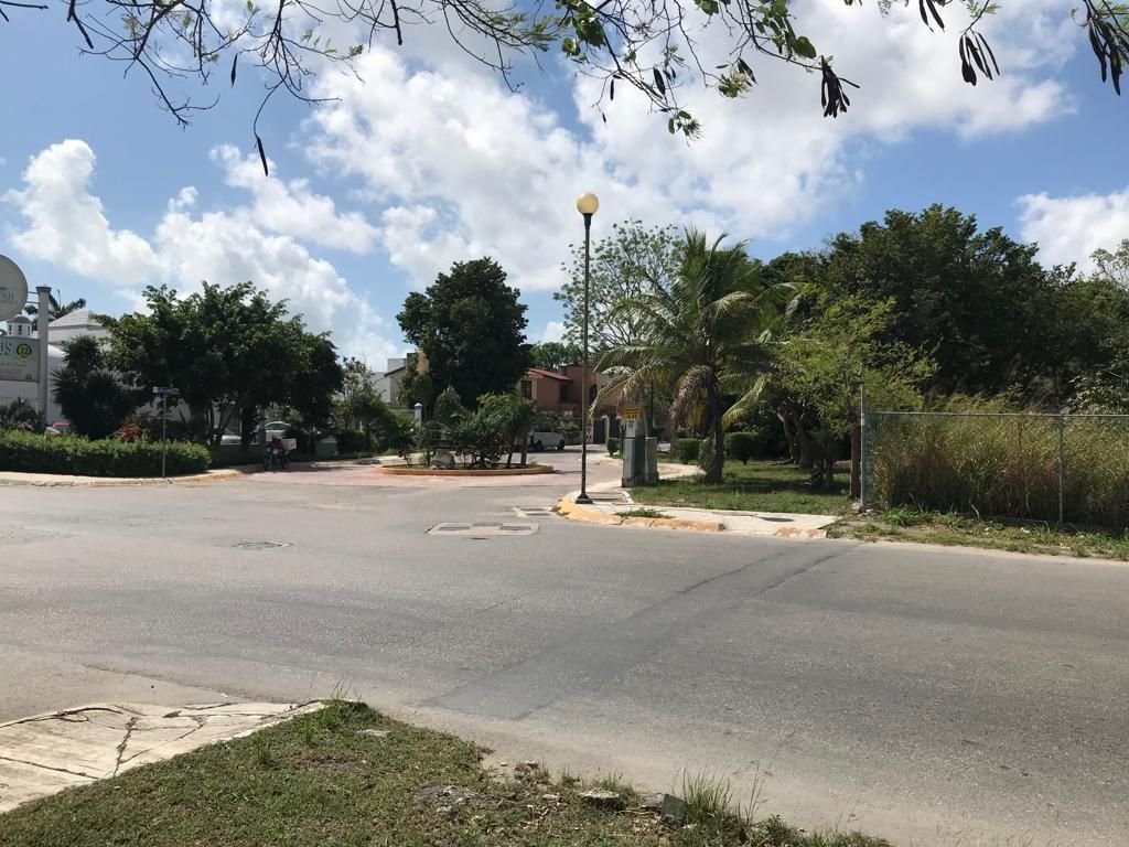 Terreno Comercial en venta en SM 521 Cancún-Entrada
