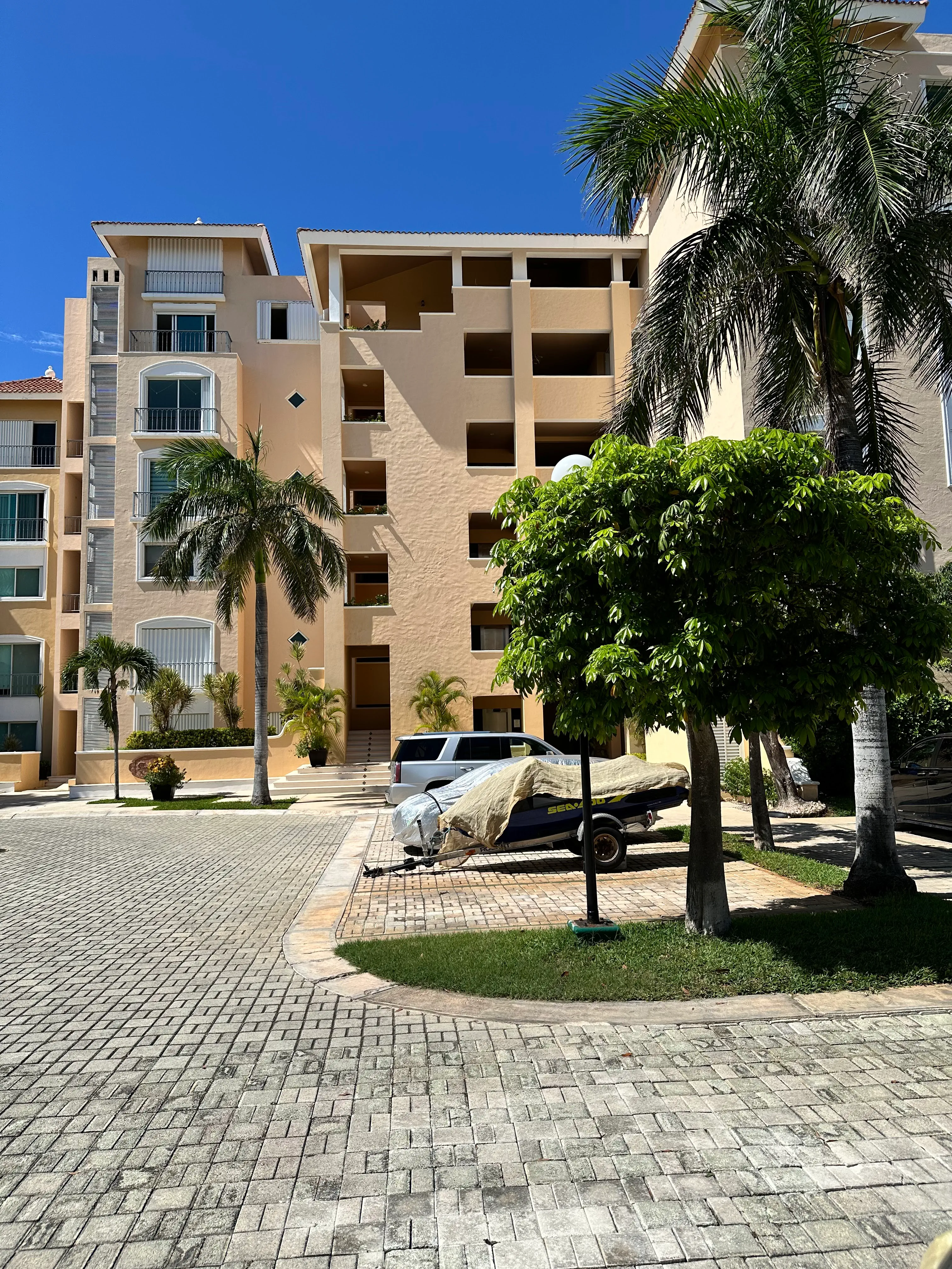 Condo for Sale Facing the Lagoon, Isla Dorada, Cancun – Parking Included