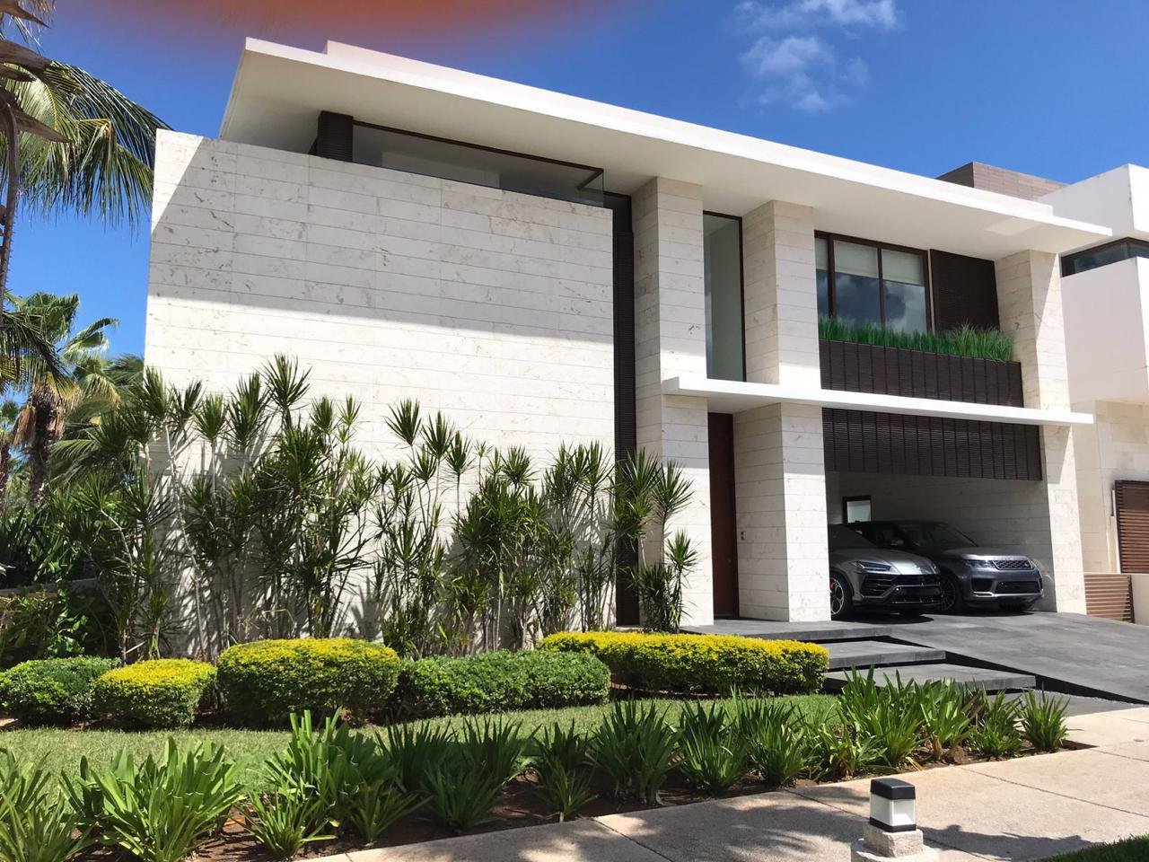 HOUSE FOR SALE PUERTO CANCUN FRONT VIEW (PHOTO 8)