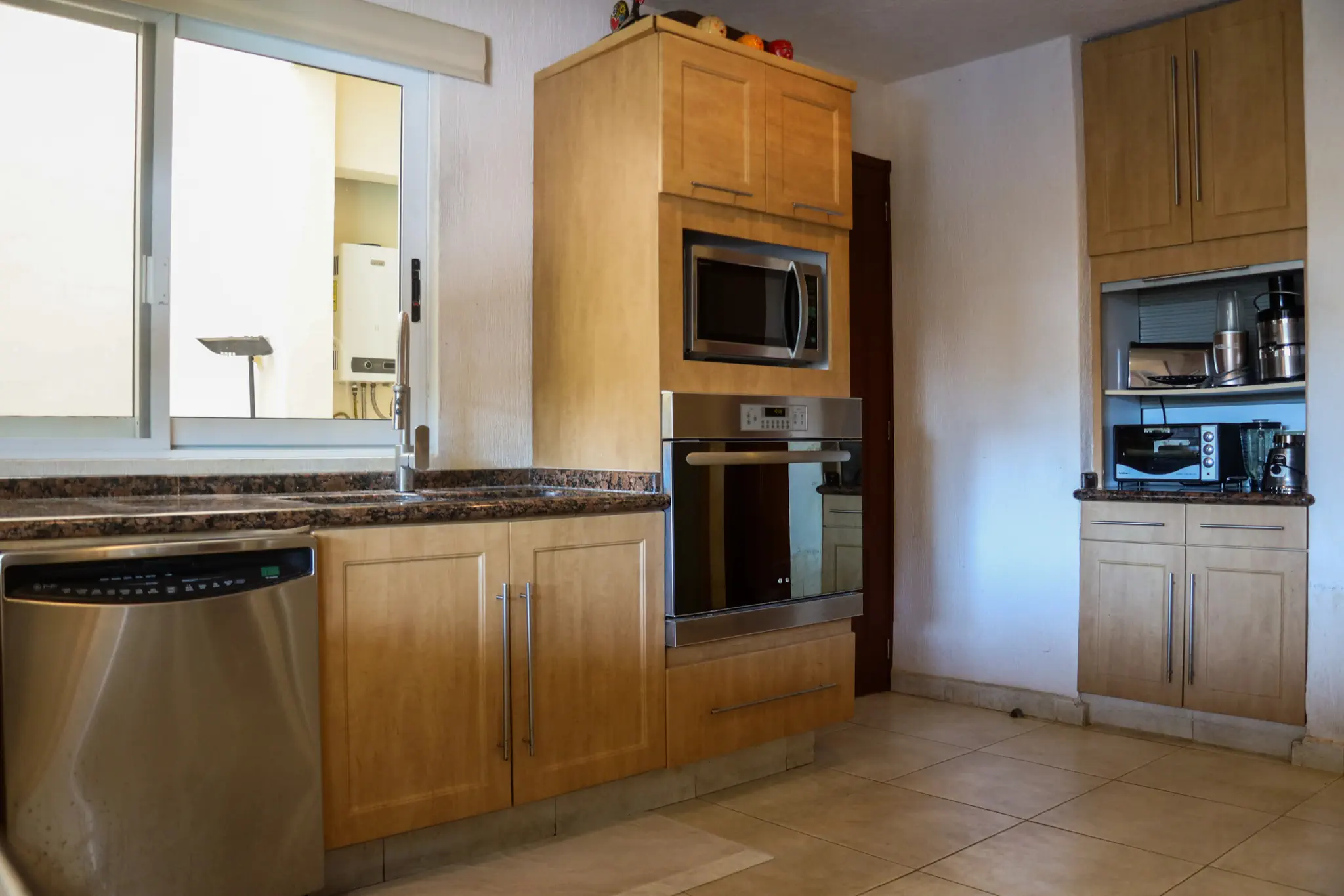 CR88 Isla Dorada rental house - kitchen (photo 5)