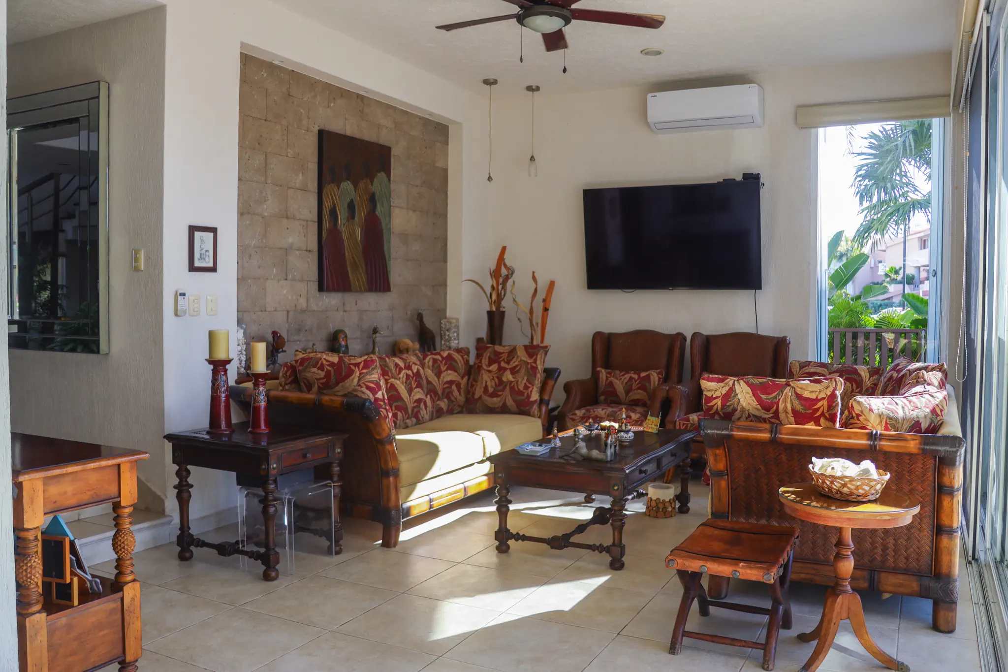 CR88 house for rent Isla Dorada- living room_(photo 4)