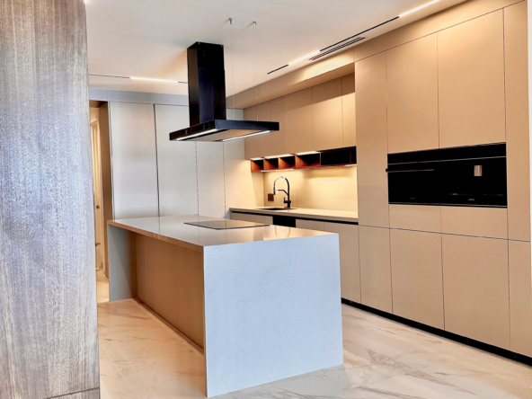 CR89 EMERALD KITCHEN