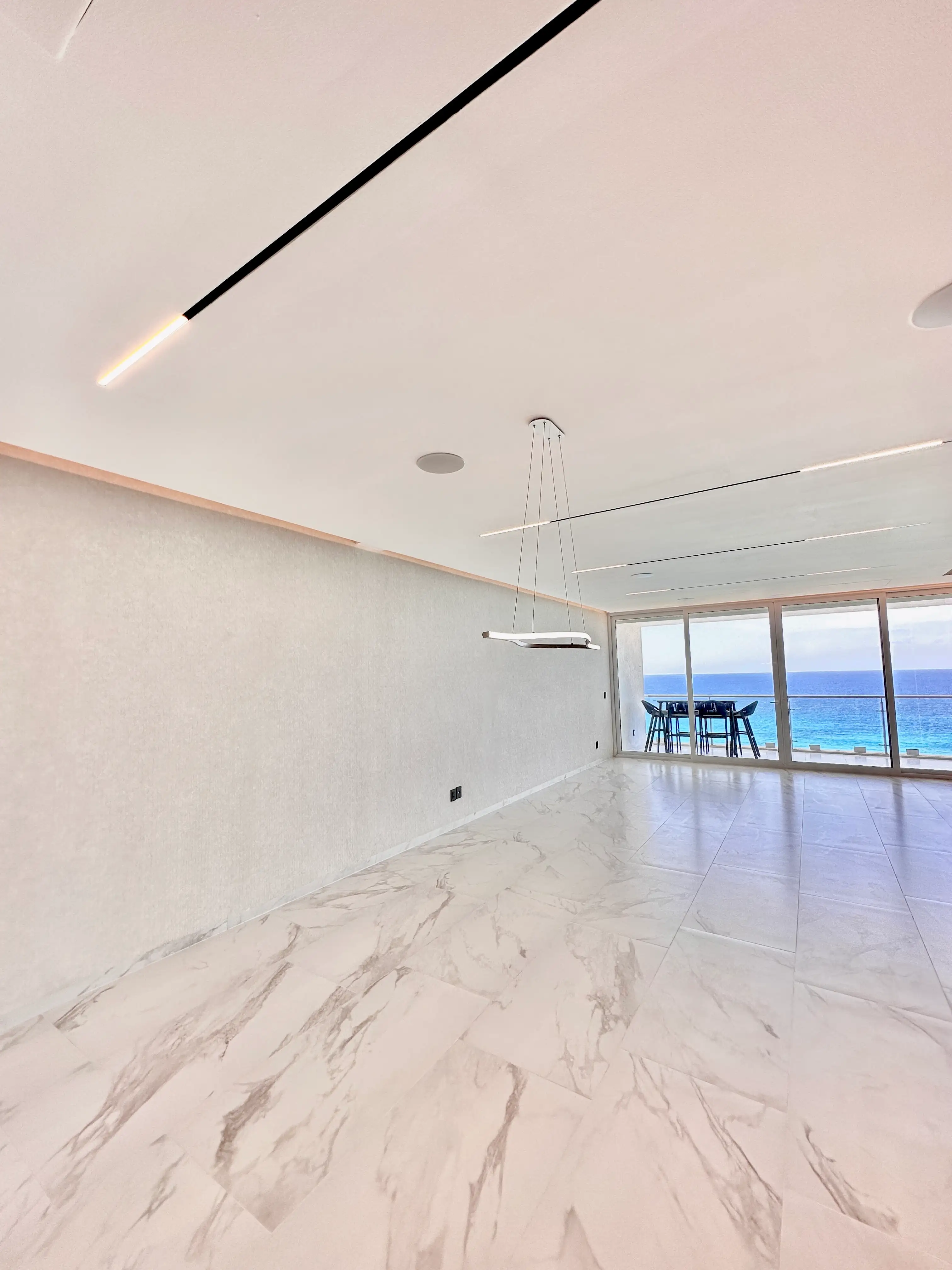 CR89 EMERALD LIVING-DINING ROOM
