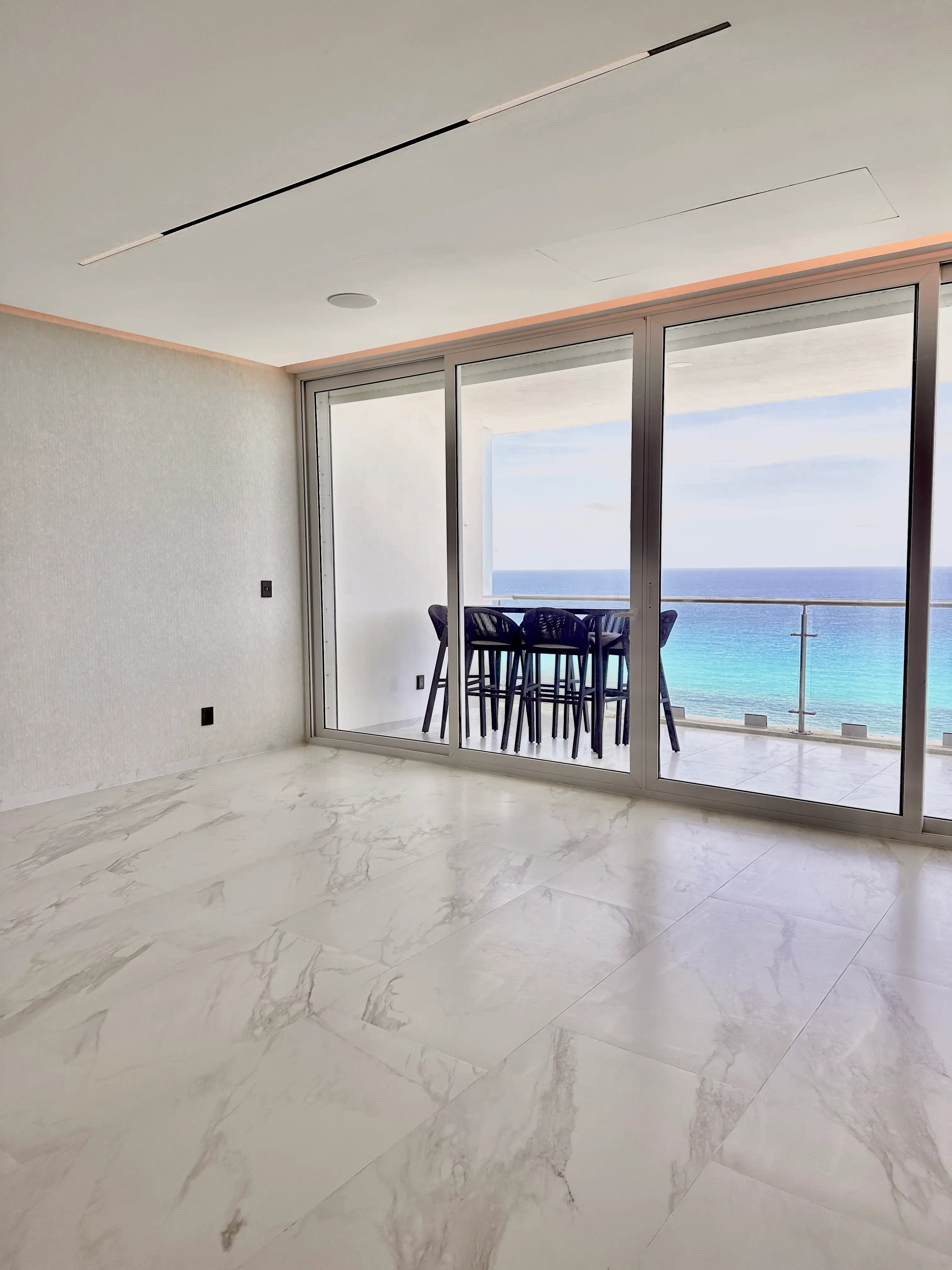 CR89 EMERALD TERRACE AND BEDROOM VIEW