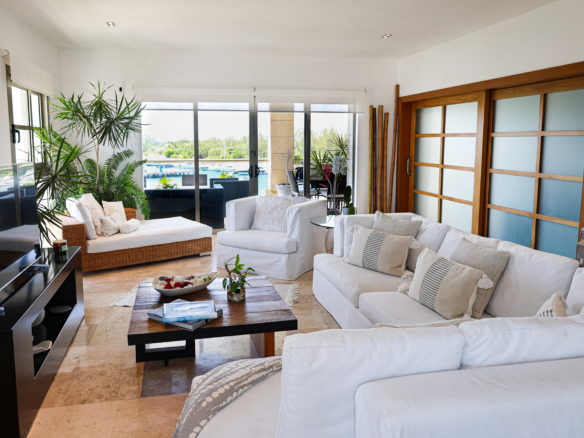 1-LIVING ROOM-LA AMADA