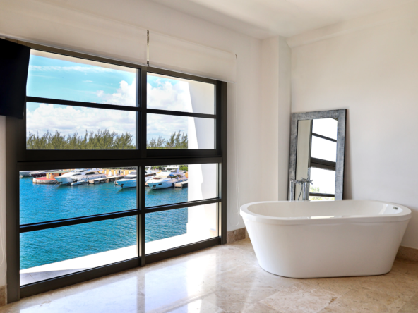 5-MASTER BEDROOM-LA AMADA