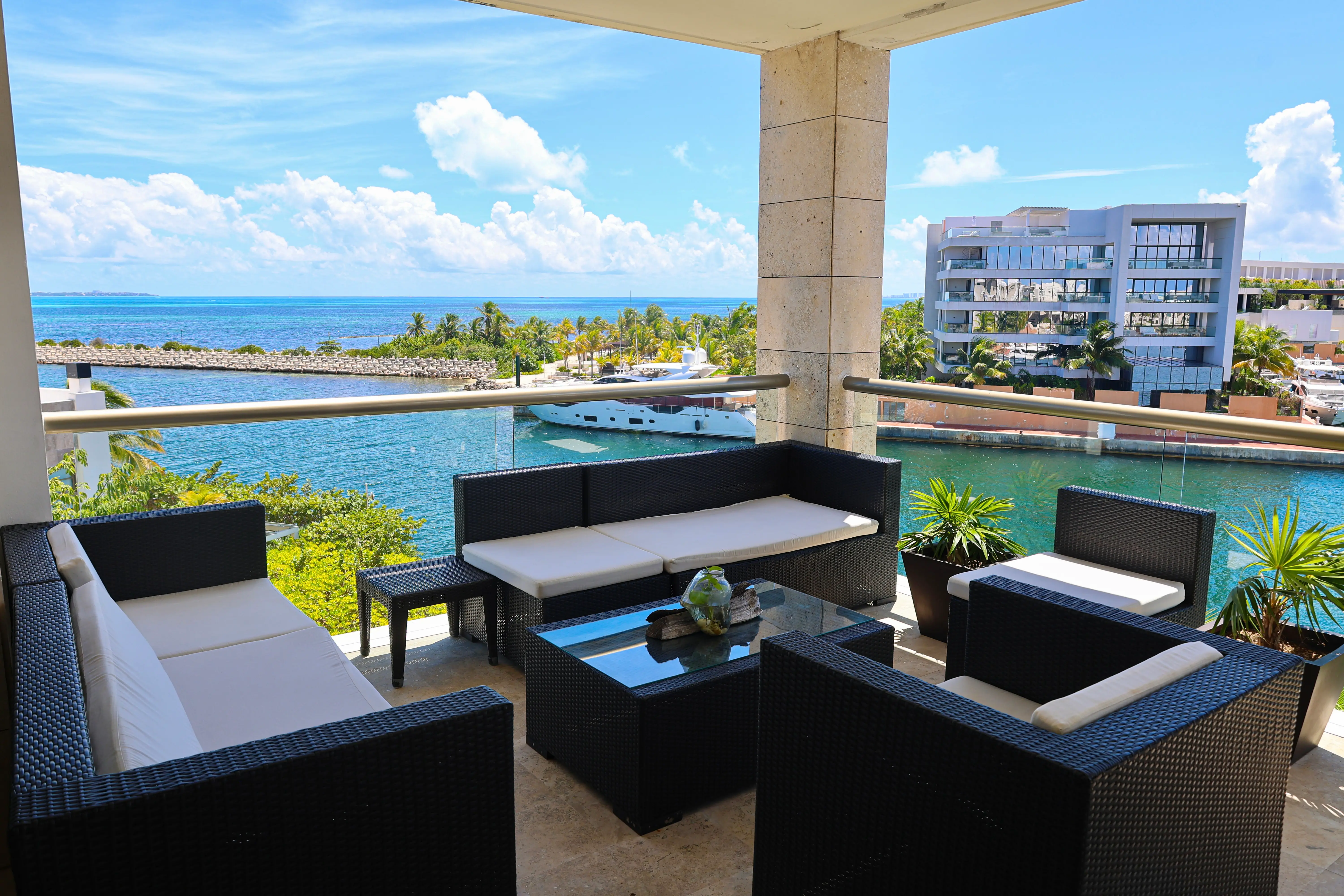 8-TERRACE-LA AMADA