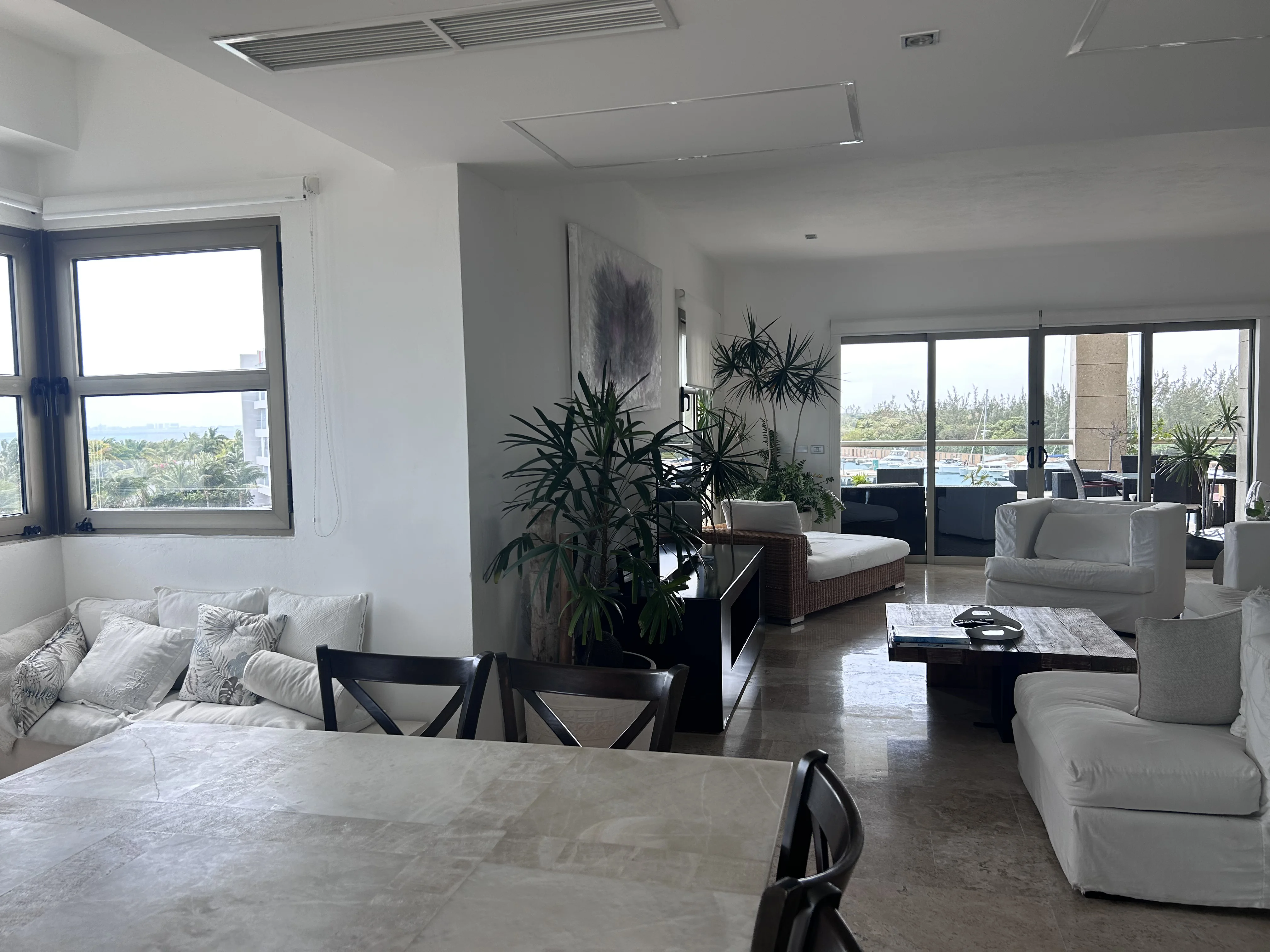 CR92 LA AMADA DINING ROOM