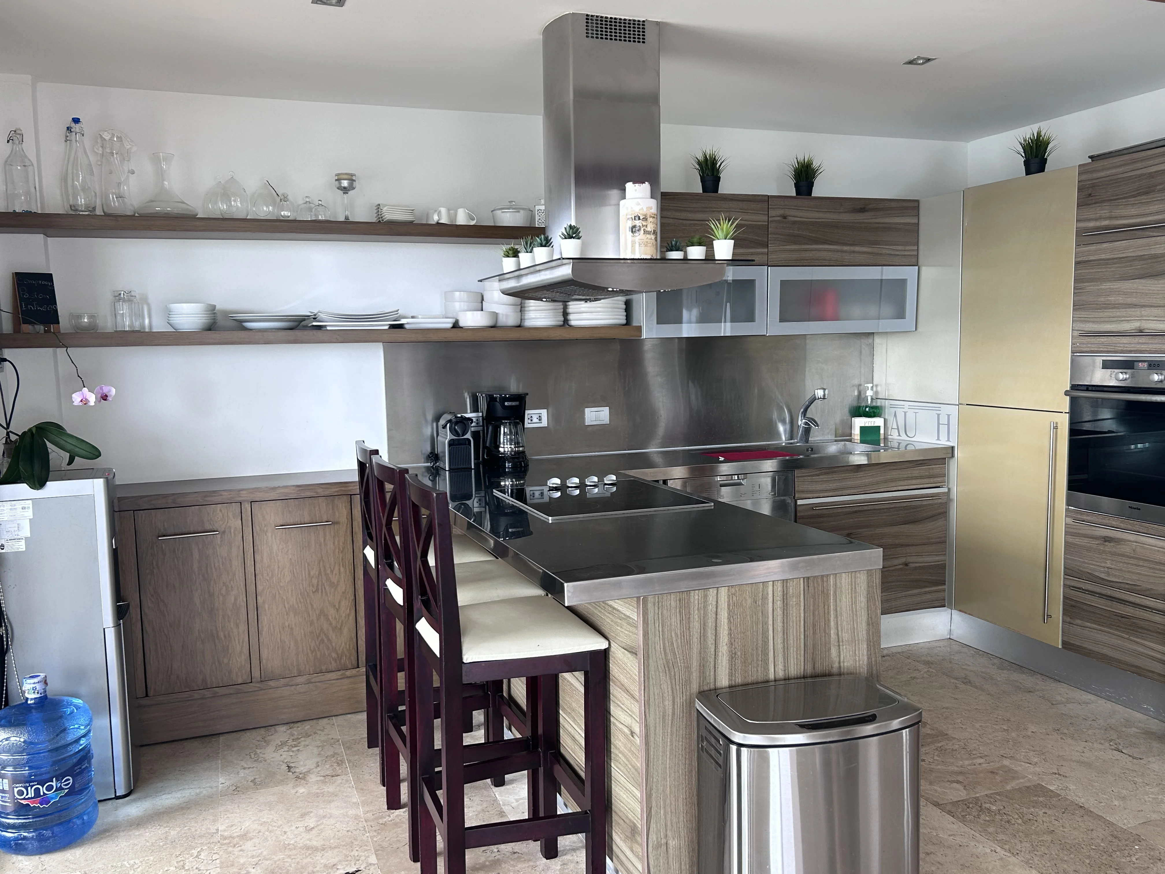 CR92 LA AMADA KITCHEN