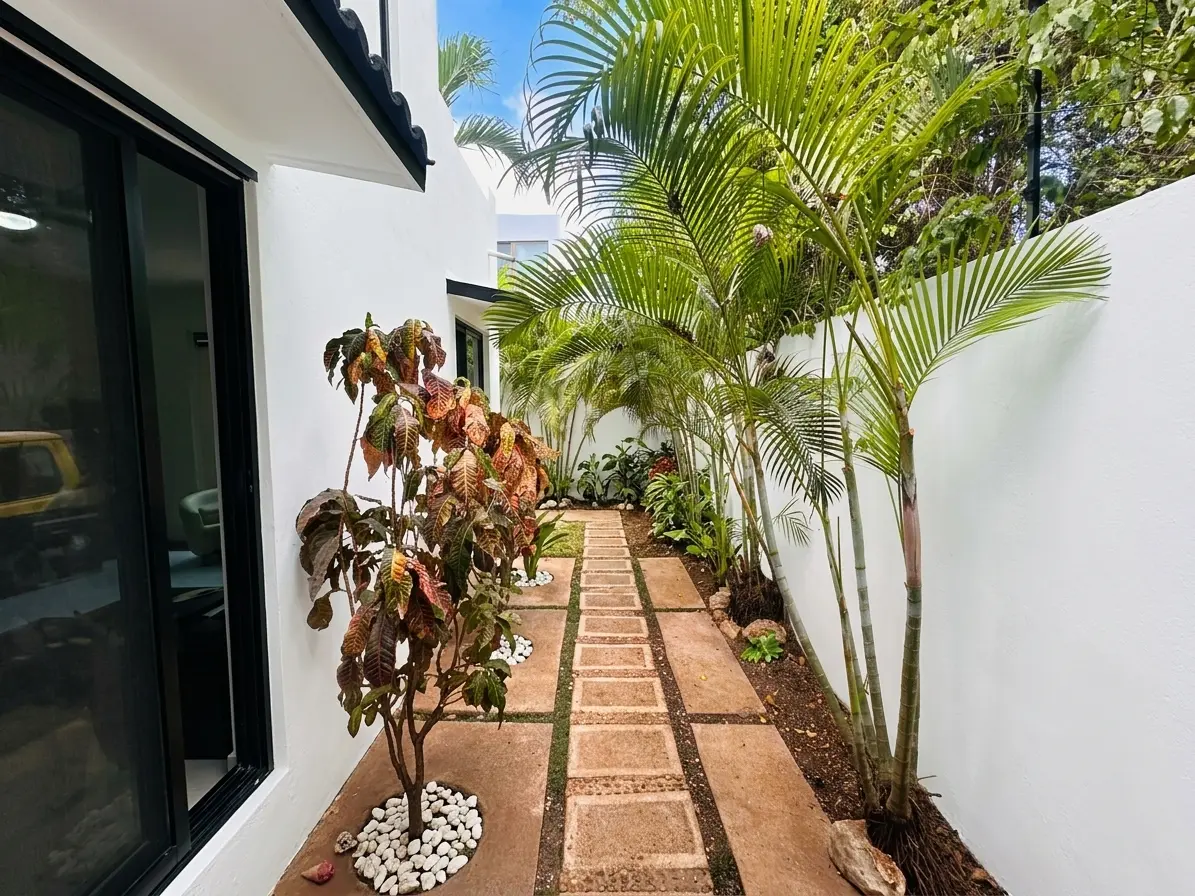 3 Hallway Sm 12 CR9