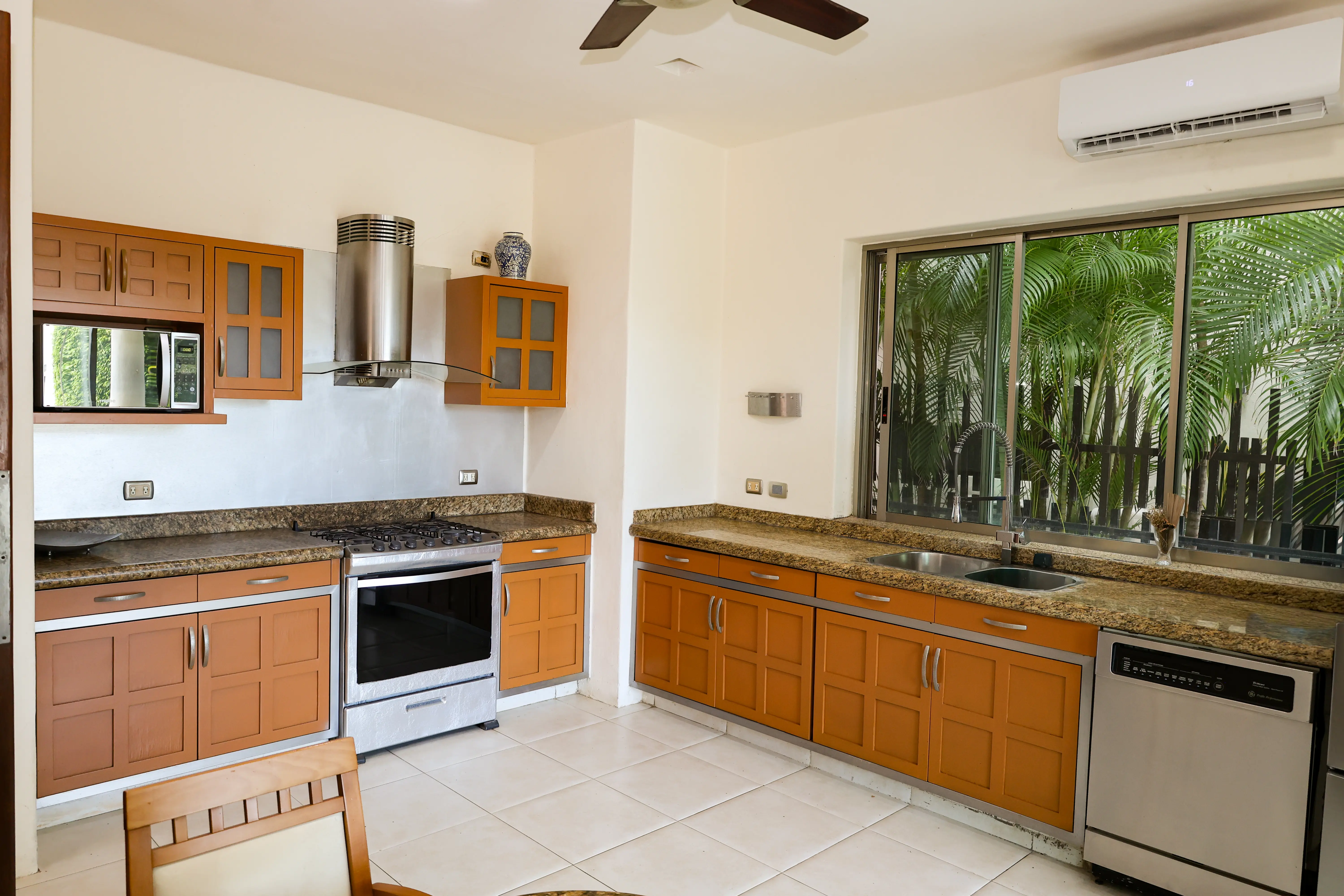 6-KITCHEN-ISLA-AMOROSA