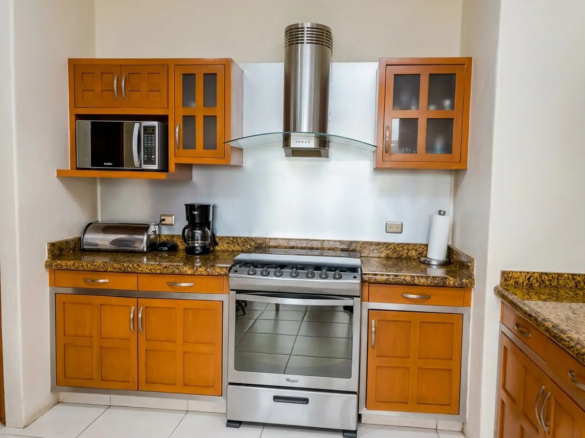 6 Kitchen, Isla Amorosa CR98
