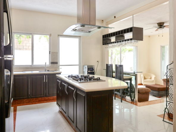 6-Kitchen-Sm-12-Counter
