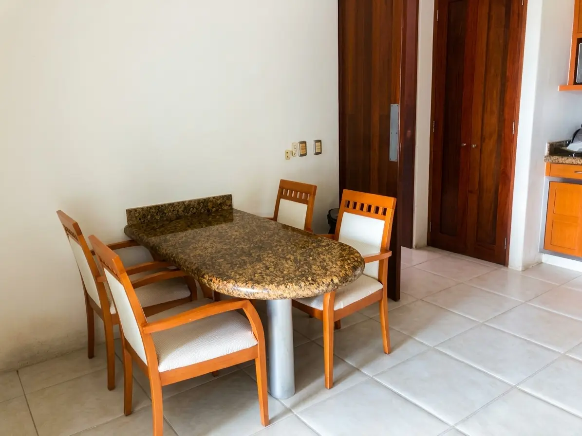 7 Breakfast Bar, Isla Amorosa CR98