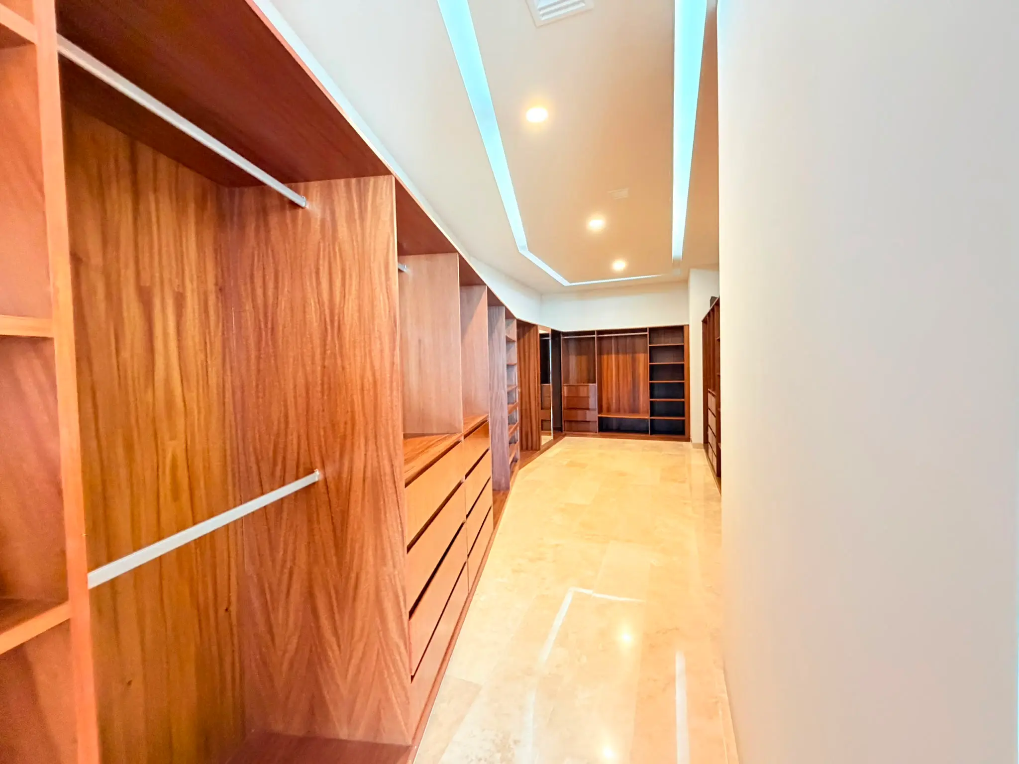 CR97 CENTRAL PARK TOWER Walk-in Closet 9